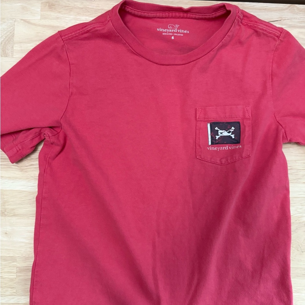 Vineyard Vines boys size 6 pirate Red T-Shirt